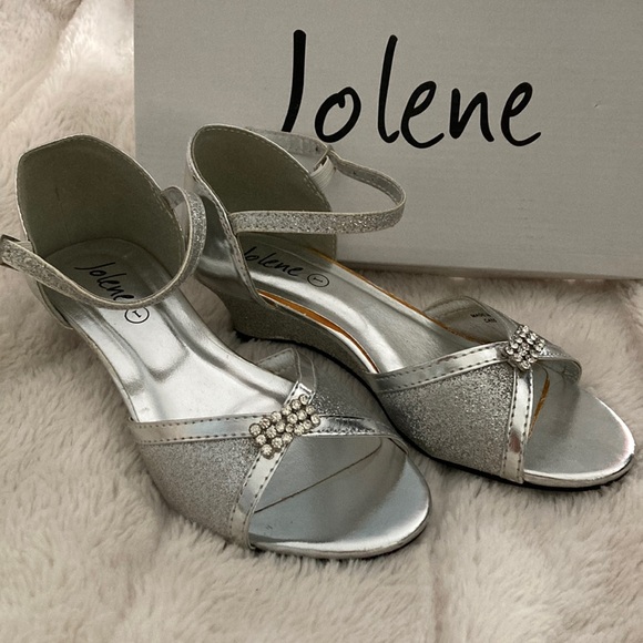 Gorgeous silver fancy shoes for girls - Picture 4 of 5